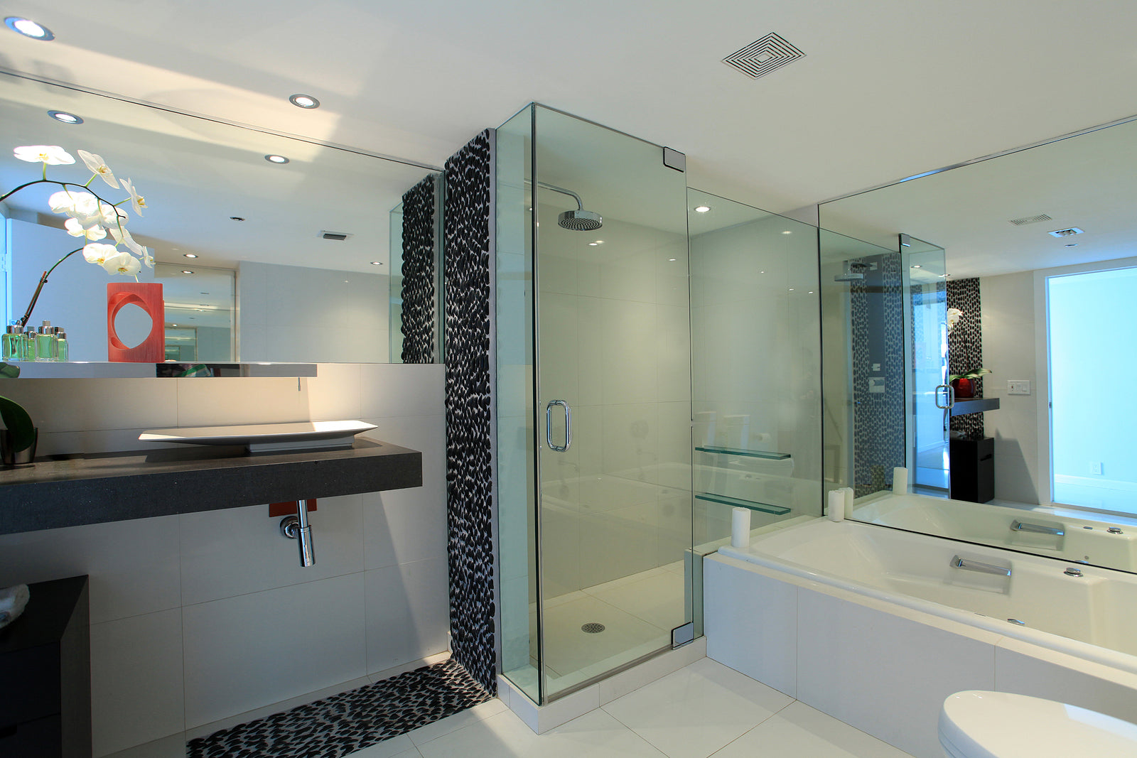12mm stainless steel u channel - Luxury bathroom details
