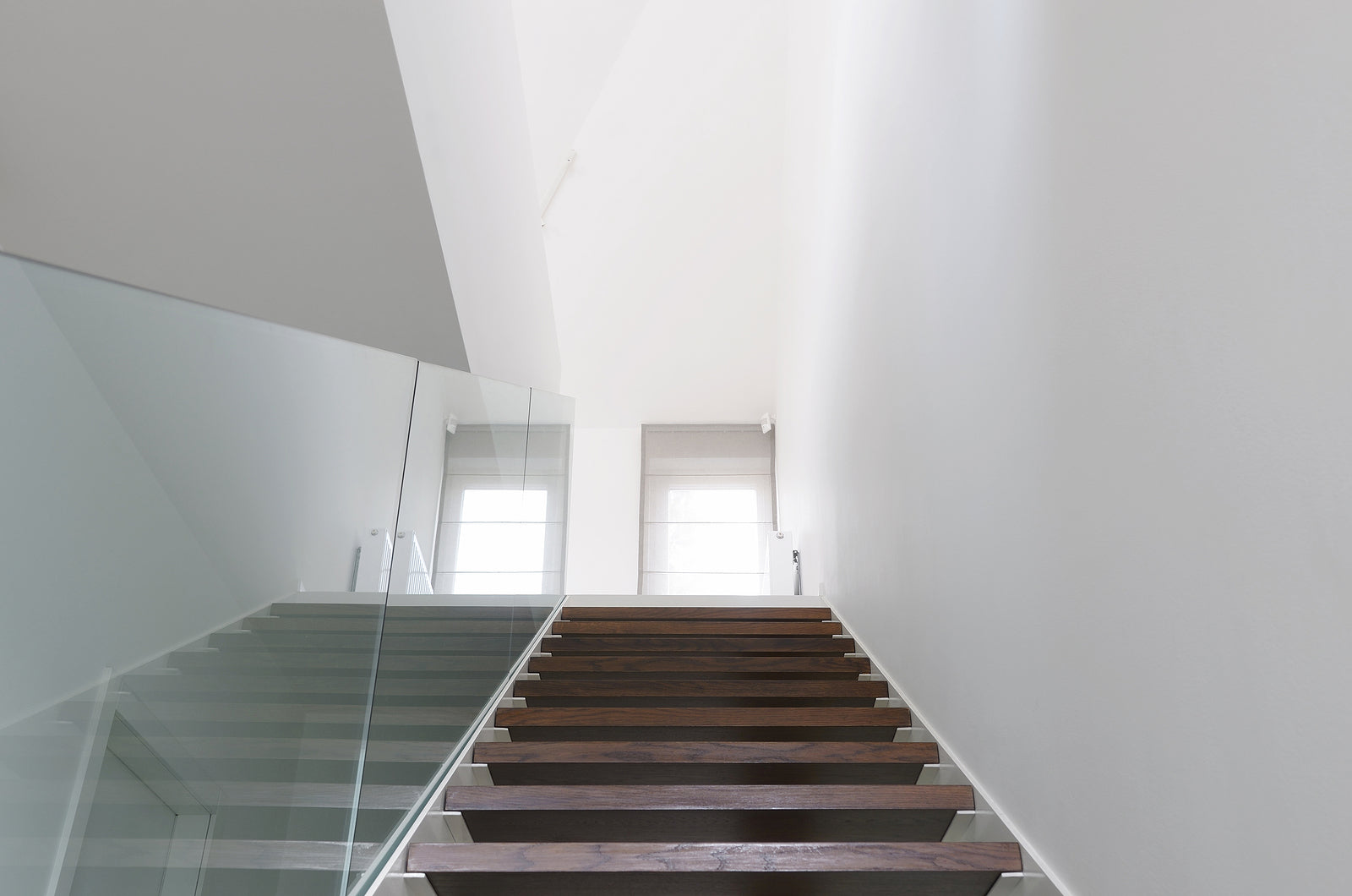 glass balustrade clamps - wooden staircase and hardened glass balustrade