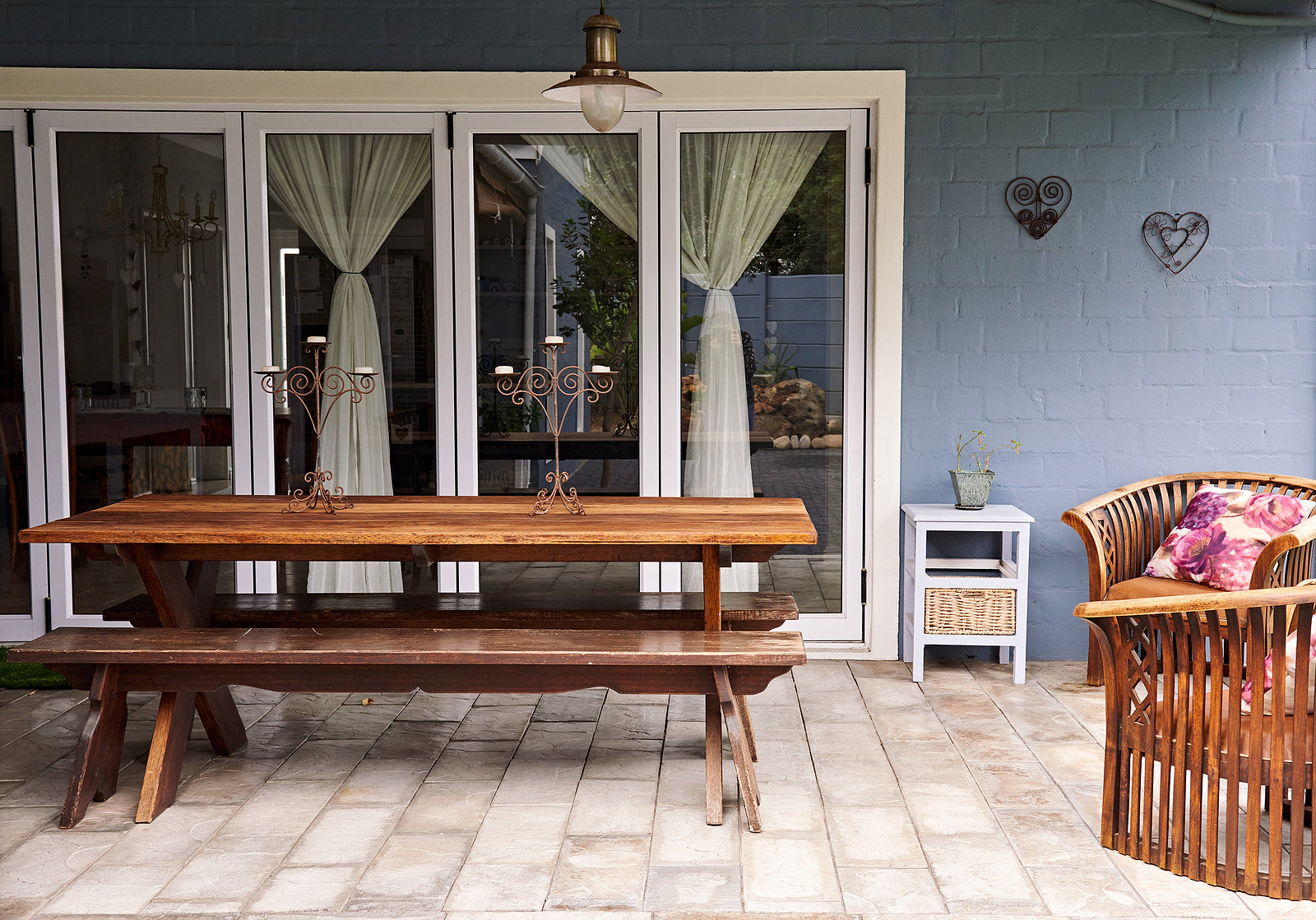 heavy duty mirror fixings - Exterior of a picnic table on a patio in the backyard