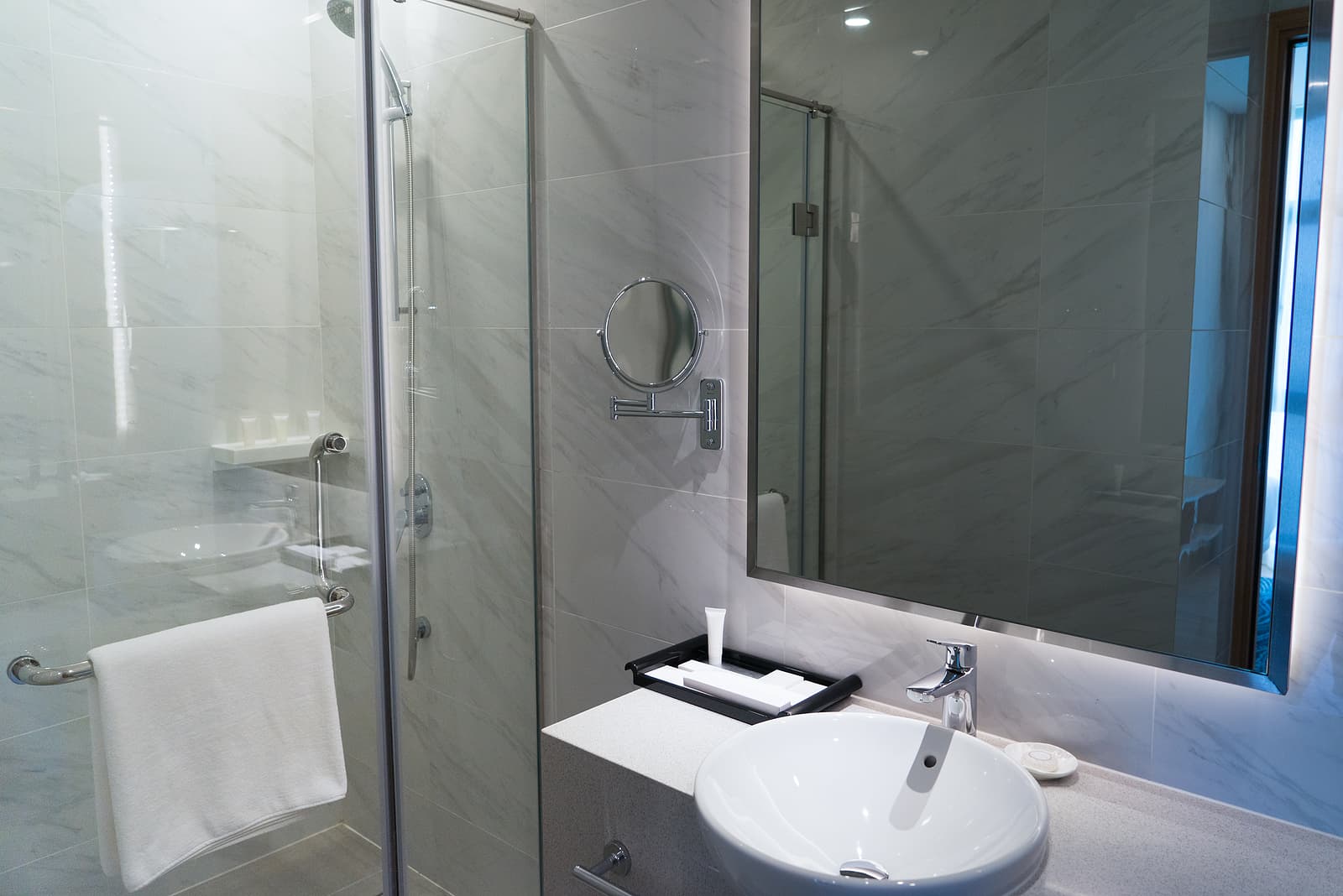 mirror wall fixings - Hotel bathroom with shower stall